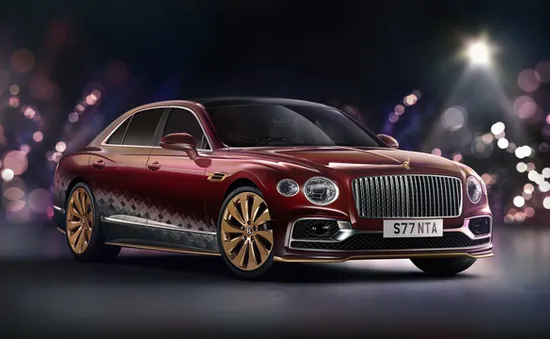 Bentley biến Flying Spur thành xe tuần lộc của ông già Noel