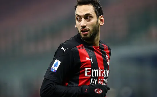 AC Milan tự tin giữ chân Hakan Calhanoglu