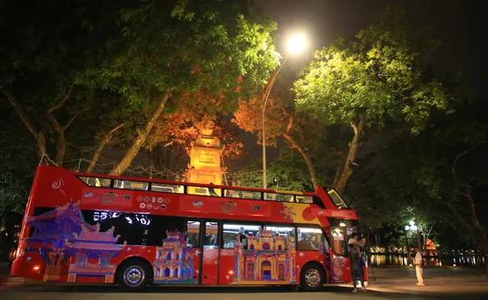 Vũ khúc ánh sáng - Countdown 2021: Gặp gỡ những vị khách đặc biệt trên chuyến bus 2 tầng