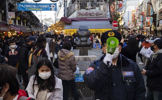 Thủ đô Tokyo của Nhật Bản ghi nhận kỷ lục hơn 1.300 ca mắc COVID-19 mới trong ngày