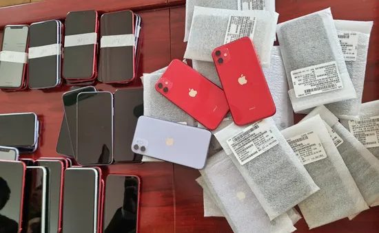 Thu giữ gần 1.000 chiếc điện thoại iPhone nhập lậu qua đường hàng không