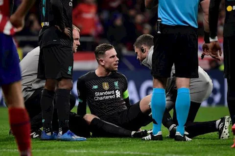 Liverpool hốt hoảng thông báo tình hình của thủ quân Henderson