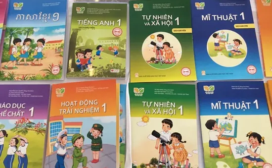 Hiệu trưởng trường phổ thông được chọn sách giáo khoa