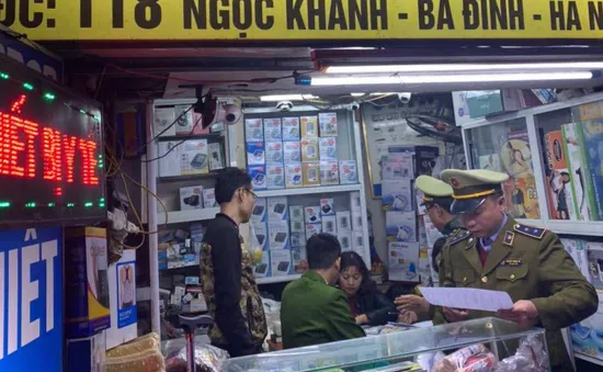 Hà Nội xử lý 16 cửa hàng, 2 cá nhân đội giá khẩu trang “chặt chém” khách hàng