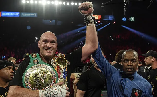 Hạ knock-out Deontay Wilder, Tyson Fury giành đai WBC hạng nặng thế giới