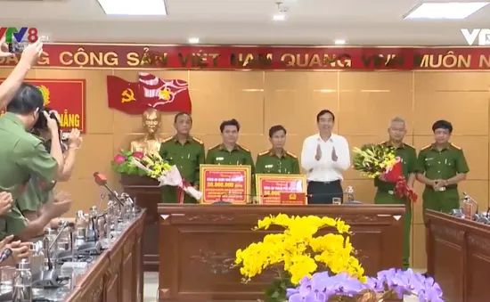 Khen thưởng công an Đà Nẵng vụ án bắt nghi phạm chặt xác cô gái nhét vào va li