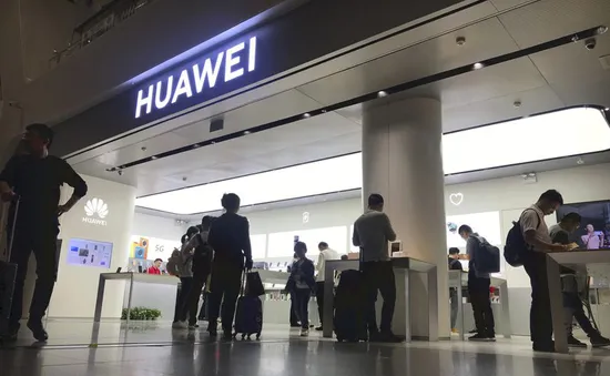 Ký ban hành luật cấm các công ty viễn thông Mỹ mua thiết bị của Huawei