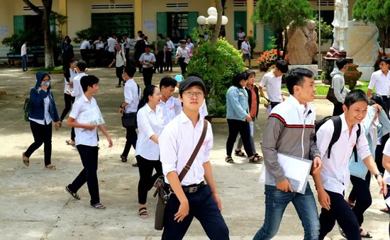 Hôm nay (2/3), nhiều địa phương cho học sinh cấp 3 đi học trở lại