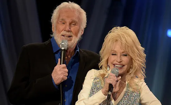 Huyền thoại nhạc đồng quê Kenny Roger qua đời, Dolly Parton đau lòng