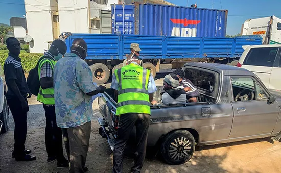 Phát hiện hơn 60 thi thể trong xe container ở Mozambique