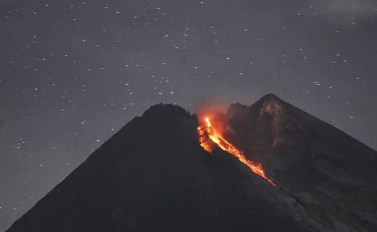 Núi lửa Merapi tại Indonesia phun trào