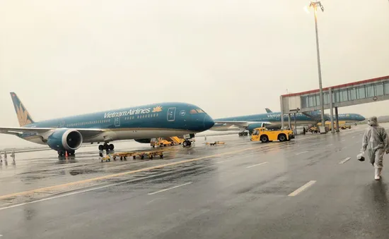 Vietnam Airlines hạn chế tần suất bay nội địa