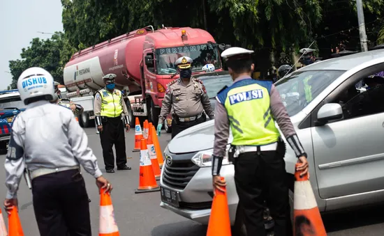 Indonesia triển khai quân đội và cảnh sát giám sát giãn cách xã hội