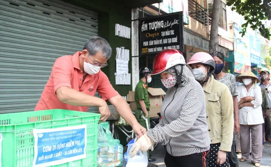 Các địa phương lập danh sách hộ nghèo nhận hỗ trợ