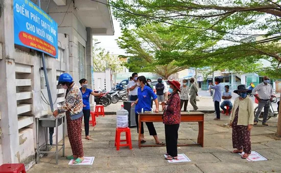 Máy "ATM gạo" cho người khó khăn ở Bình Thuận