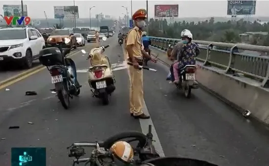 Tiền Giang: Tai nạn trên cầu Rạch Miễu, người đàn ông bị thương nặng