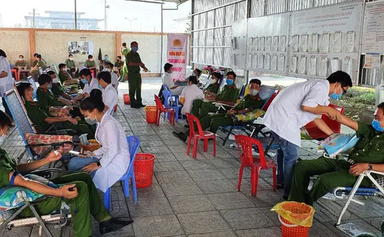 Kiên Giang: Trên 1.000 cán bộ, chiến sĩ tham gia hiến máu cứu người