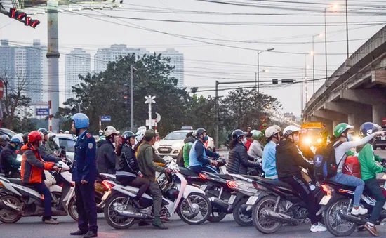 Bộ GTVT vẫn giữ đề xuất quy định xe máy phải bật đèn cả ngày