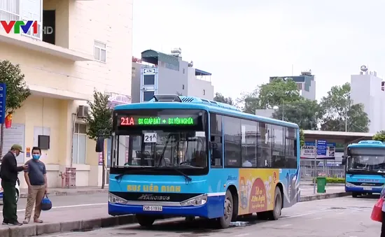 Đảm bảo giãn cách an toàn trên xe bus để phòng dịch COVID-19