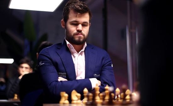 Vòng 4 Giải cờ vua trực tuyến Magnus Carlsen: Bất ngờ Hikaru Nakamura, Magnus Carlsen vẫn dẫn đầu