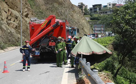 An toàn giao thông: Hiện trường xe ô tô lao xuống vực khiến 4 người tử vong ở Tam Đảo, Vĩnh Phúc