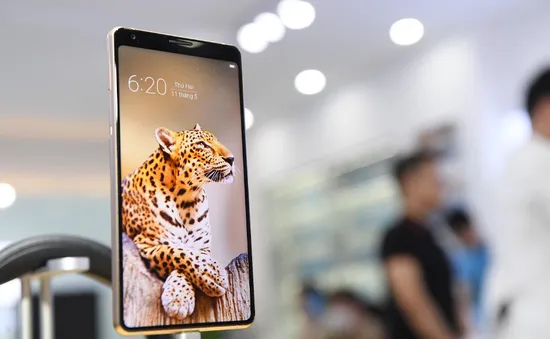 Bphone B86 chỉ có "nút" và vẫn không có "phím" bấm