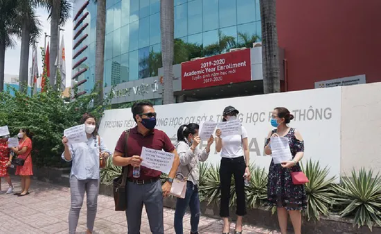 Phản đối học phí đợt nghỉ dịch, phụ huynh đề nghị các trường quốc tế đối thoại