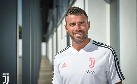 Cựu ngôi sao tuyển Italia chia tay Juventus vì xa gia đình quá lâu