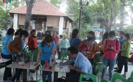 Hàng trăm công nhân điêu đứng vì "vỡ hụi" hơn 10 tỷ đồng