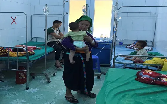 Sau ăn cỗ, 1 người tử vong, hơn 20 người nhập viện