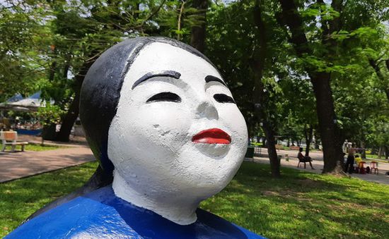 Nhiều người sốc trước việc những bức tượng bị sơn màu loè loẹt nên công viên Thống Nhất đã trả lời