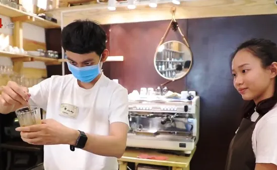 Quán của thời thanh xuân - Nơi người khiếm thính được trải nghiệm nghề