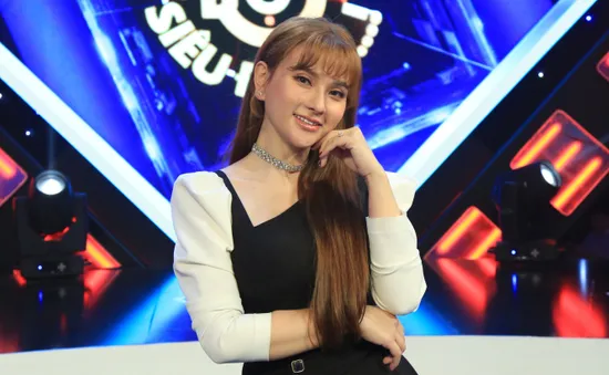 MC Ngô Kiến Huy bắt chước Vũ Hà làm con nít khi chơi gameshow