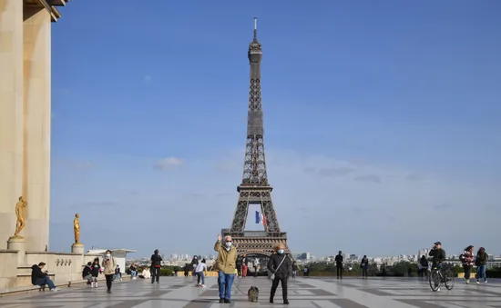 Tháp Eiffel sẽ đón du khách trở lại từ cuối tháng 6