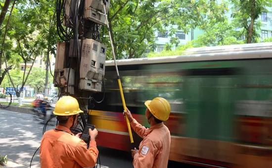 Tiền điện tăng vọt trong đợt nắng nóng cao điểm