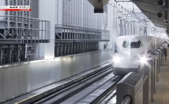 Tàu cao tốc Shinkansen thế hệ mới - "Khách sạn di động" với vận tốc gần 300 km/h