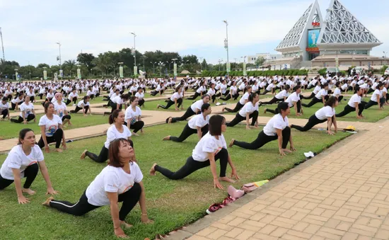 Gần 1.000 người đồng diễn nhân Ngày Quốc tế Yoga tại Ninh Thuận