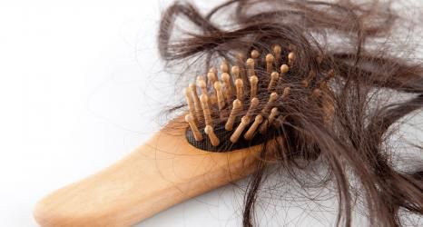 Lý do người bệnh ung thư bị rụng tóc trong quá trình hóa trị