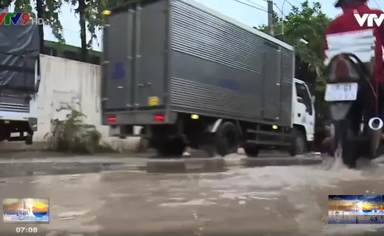 TP.HCM khổ sở vì ngập do cống thoát nước không kịp