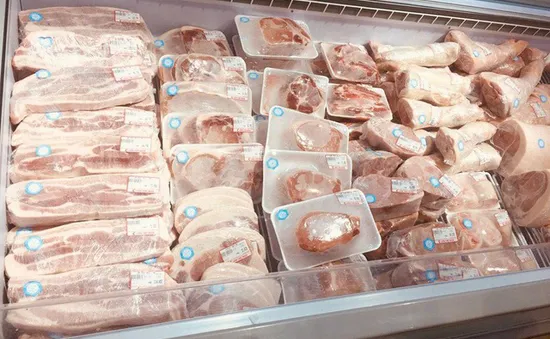 Cảnh giác với “thịt lợn siêu thị” giá siêu rẻ bán trên chợ mạng