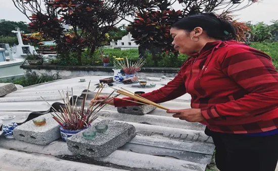 "Còn sống ngày nào, tôi còn đi nhặt xác thai nhi ngày đó, mong các con có chỗ yên nghỉ tử tế"