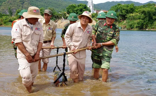 Hủy nổ an toàn quả bom 227kg còn nguyên kíp nổ