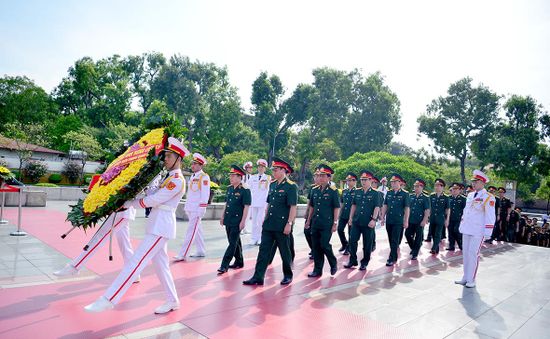 Viettel thăm hỏi, tặng quà hơn 3.000 gia đình thương binh, liệt sĩ