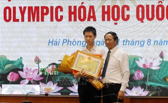 Hải Phòng thưởng nửa tỷ đồng cho “chàng trai vàng” Hóa học Lý Hải Đăng