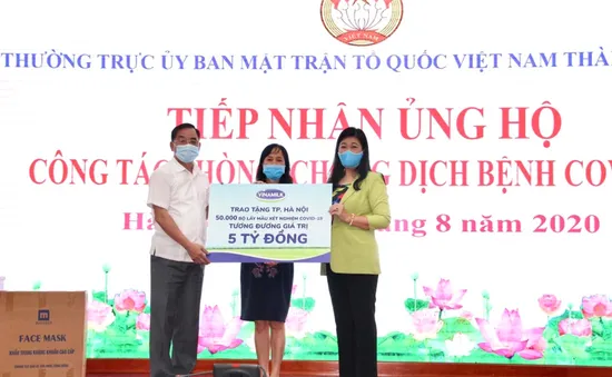 Vinamilk ủng hộ 8 tỷ đồng cho Hà Nội và 3 tỉnh miền Trung chống dịch COVID-19