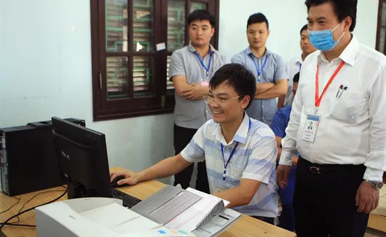 “Cán bộ chấm thi tuyệt đối không được bảo thủ, phải đặt quyền lợi của thí sinh lên trên hết”