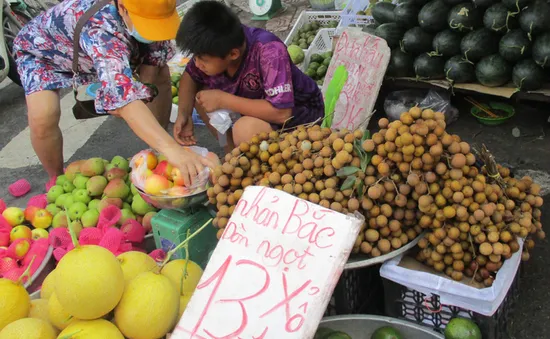 Nhãn Bắc giá 8.000 đồng/kg ế ẩm, thanh nhãn 170.000 đồng vẫn có người mua