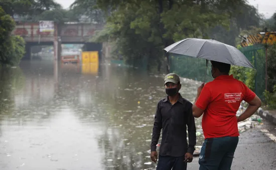 Mưa lớn gây ngập lụt nghiêm trọng, hàng triệu người dân Ấn Độ bị ảnh hưởng