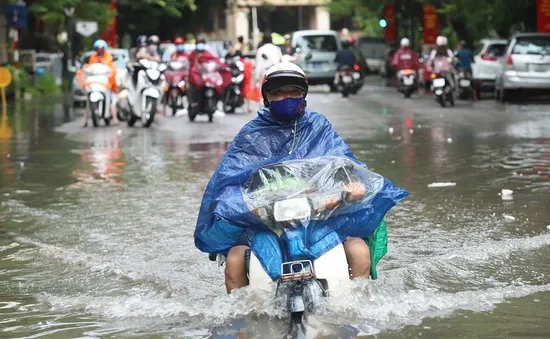 Vì sao Hà Nội "như sông" sau mưa lớn?