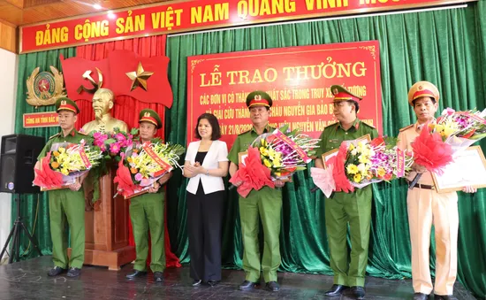 Khen thưởng đơn vị điều tra, giải cứu thành công cháu bé 2 tuổi bị bắt cóc ở Bắc Ninh